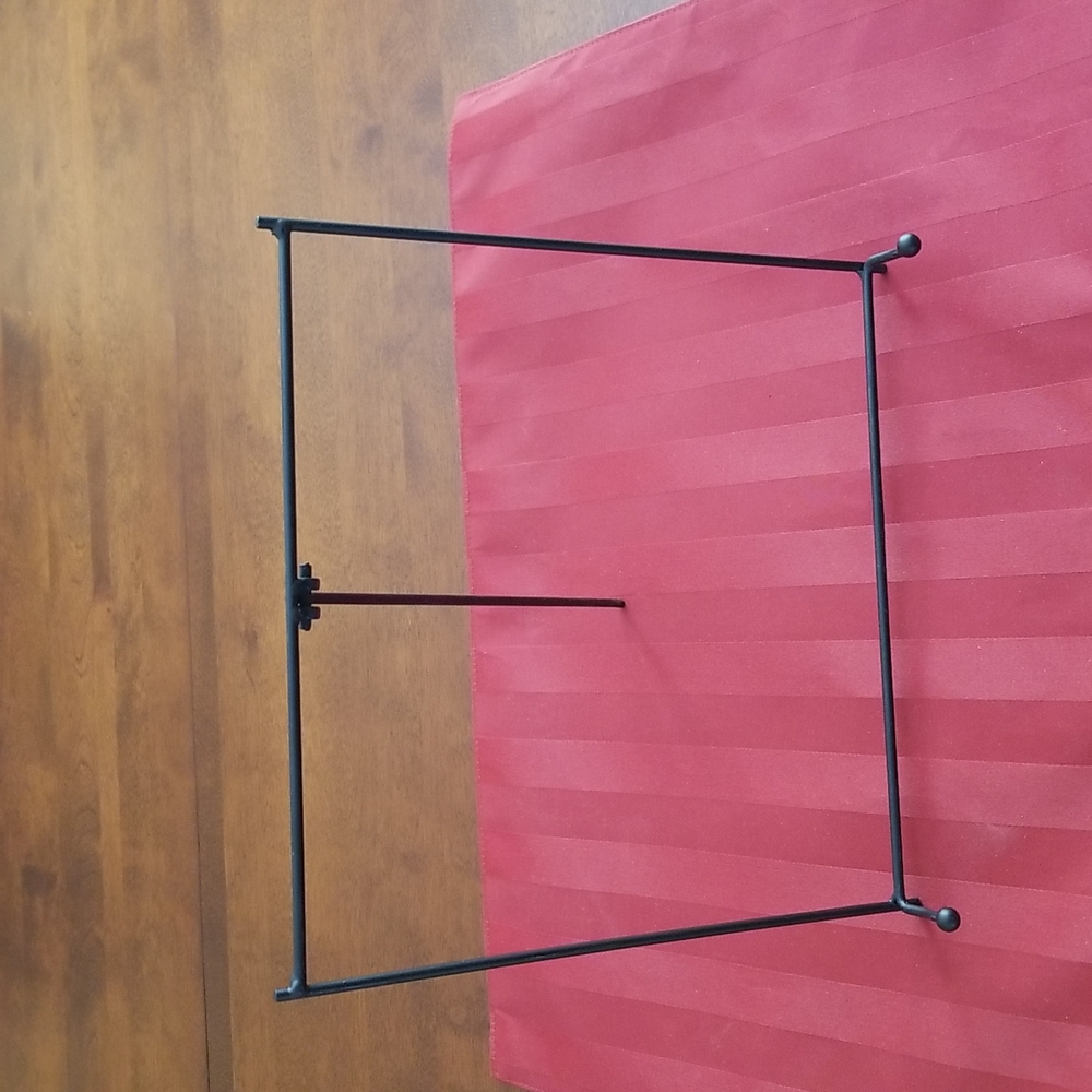 Black Square Easel